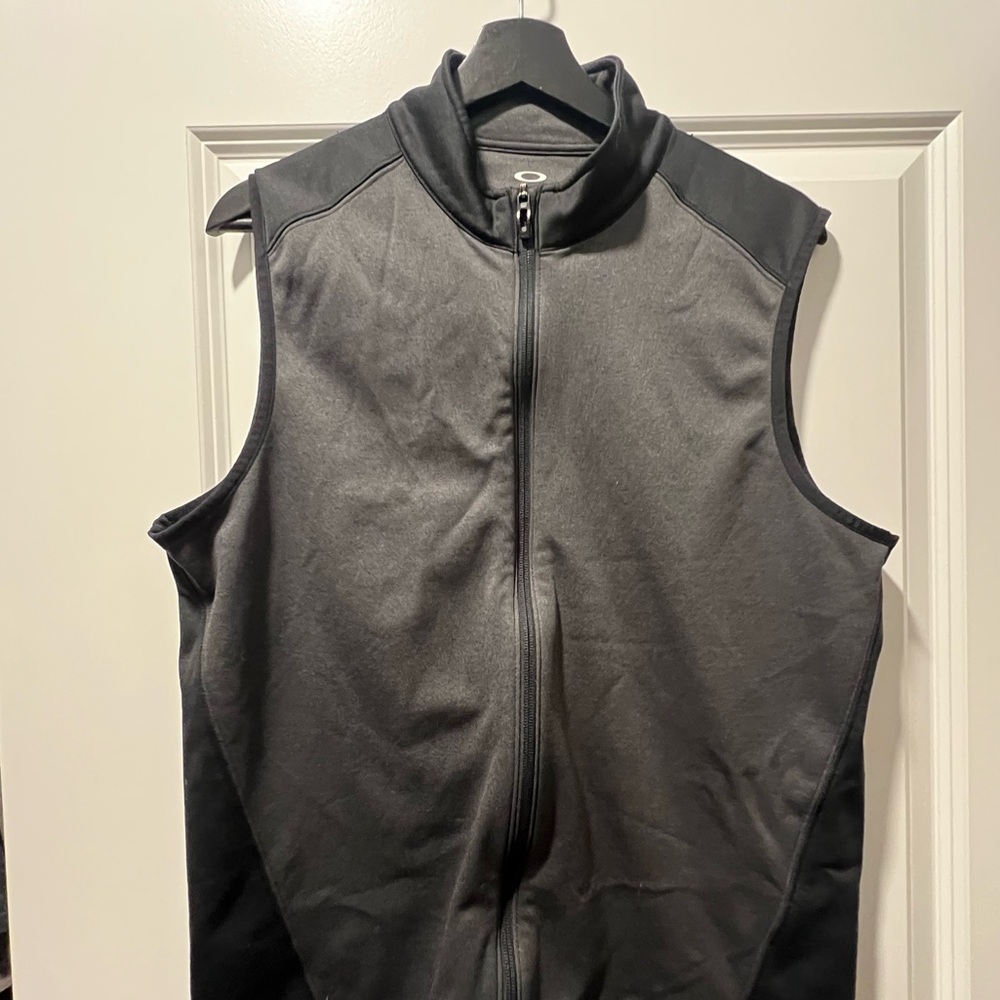 Mens Oakley golf vest